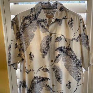 Tommy Bahama Mens Hawaiian Print short-sleeved button down shirt, Size M